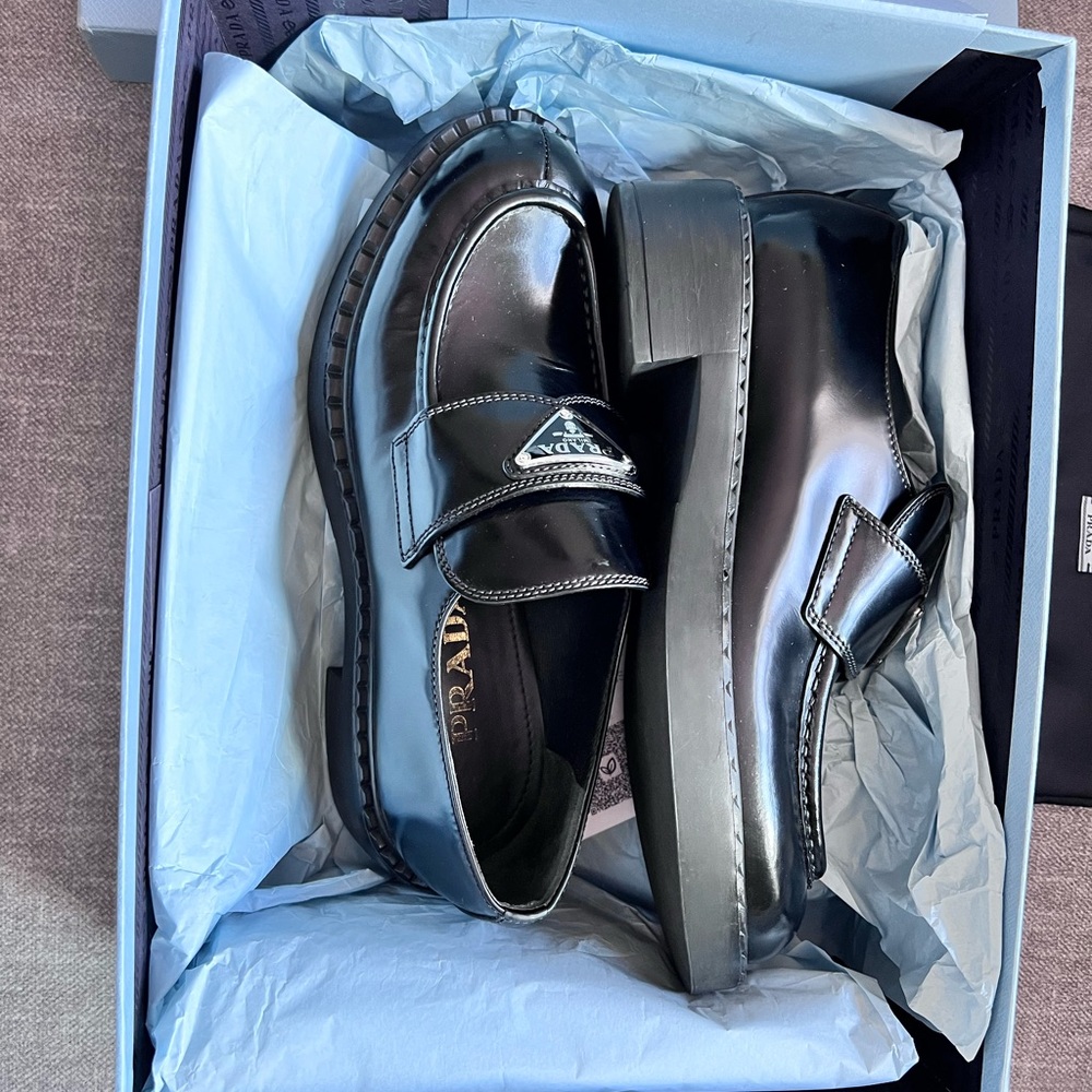 Original Prada never worn before size 37